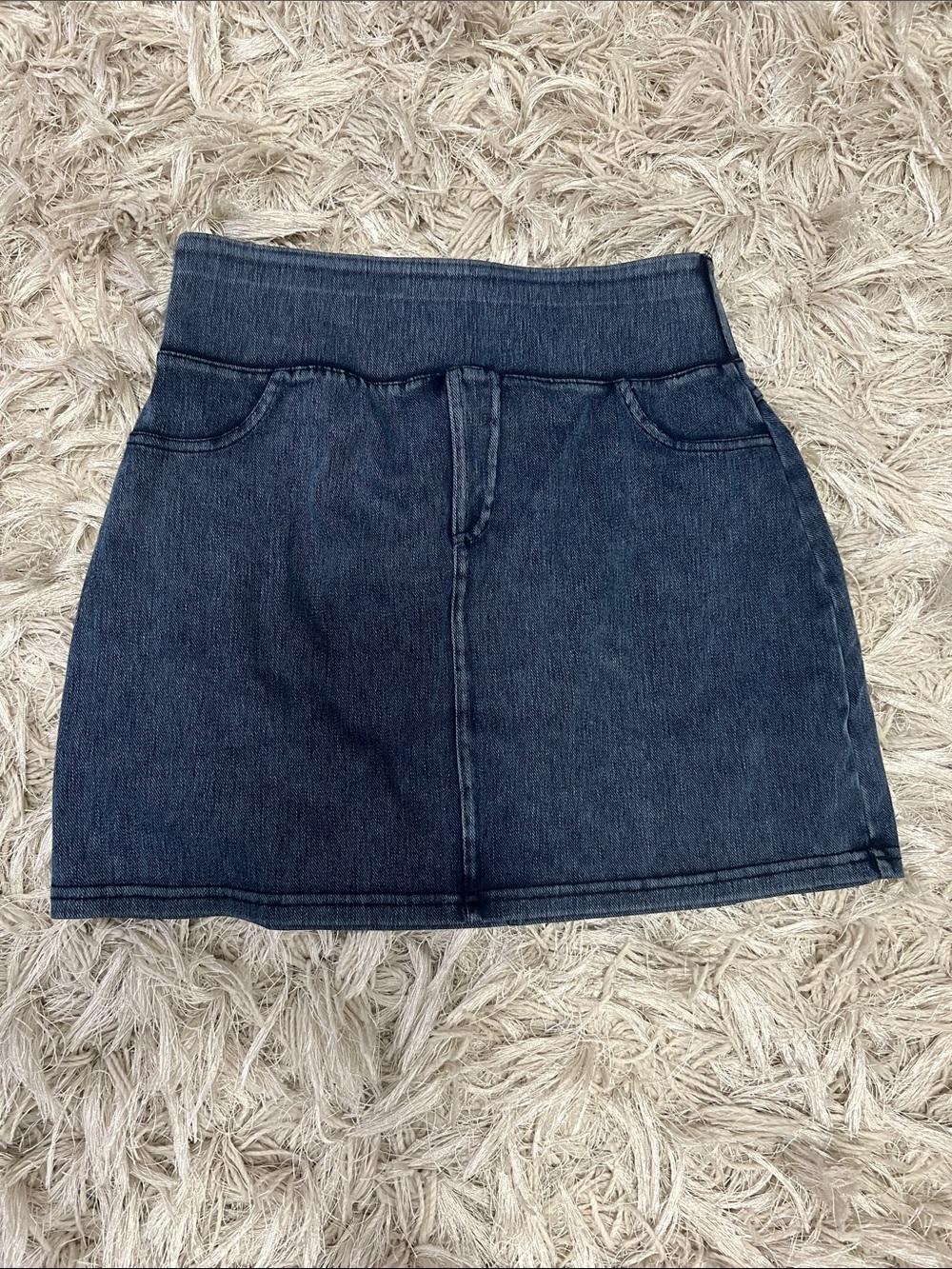 HALARA Dark Denim Elastic-Waist Mini Skirt